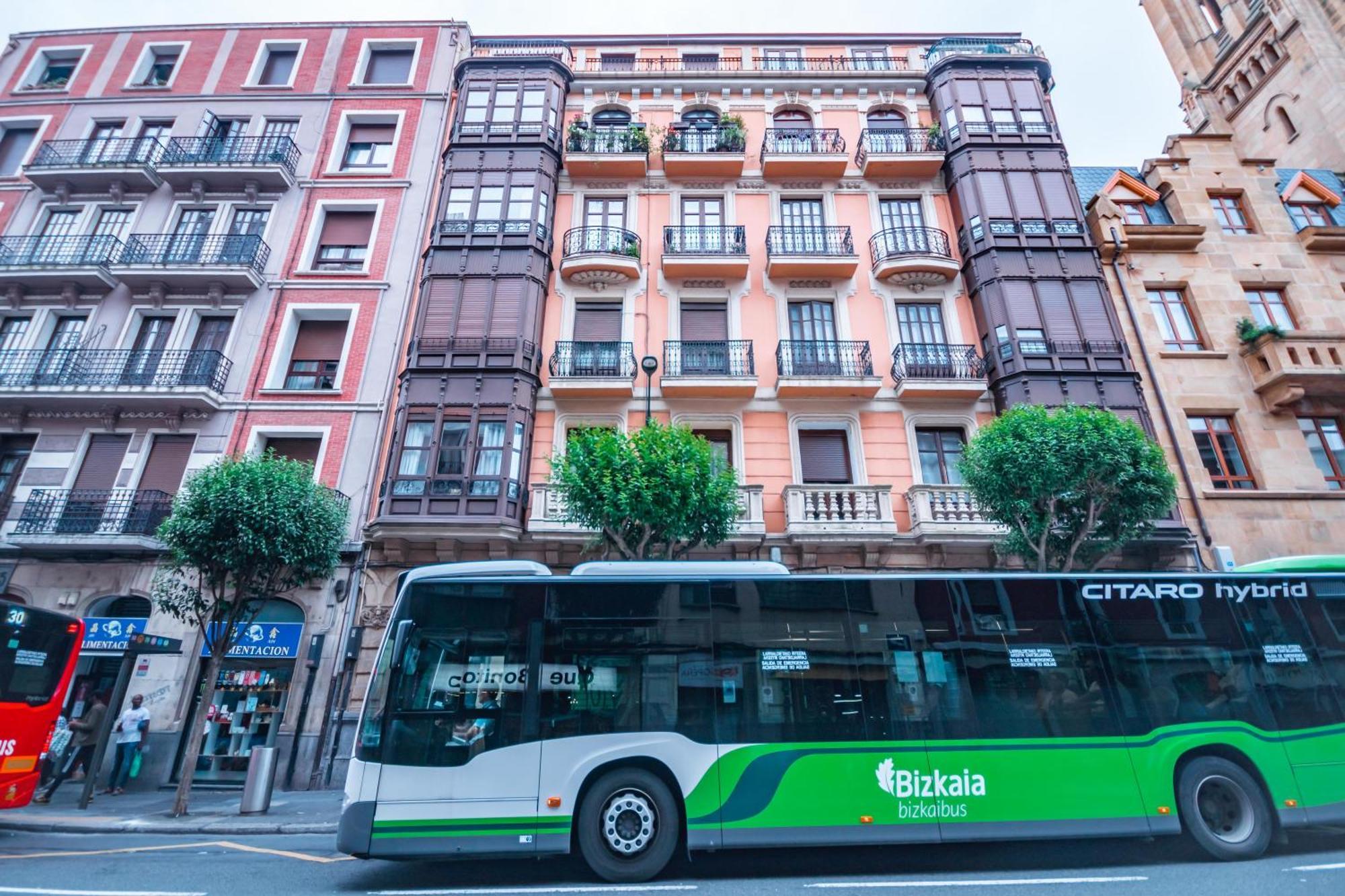 Gran Apartamento 6 Suites Bilbao Center Exterior photo